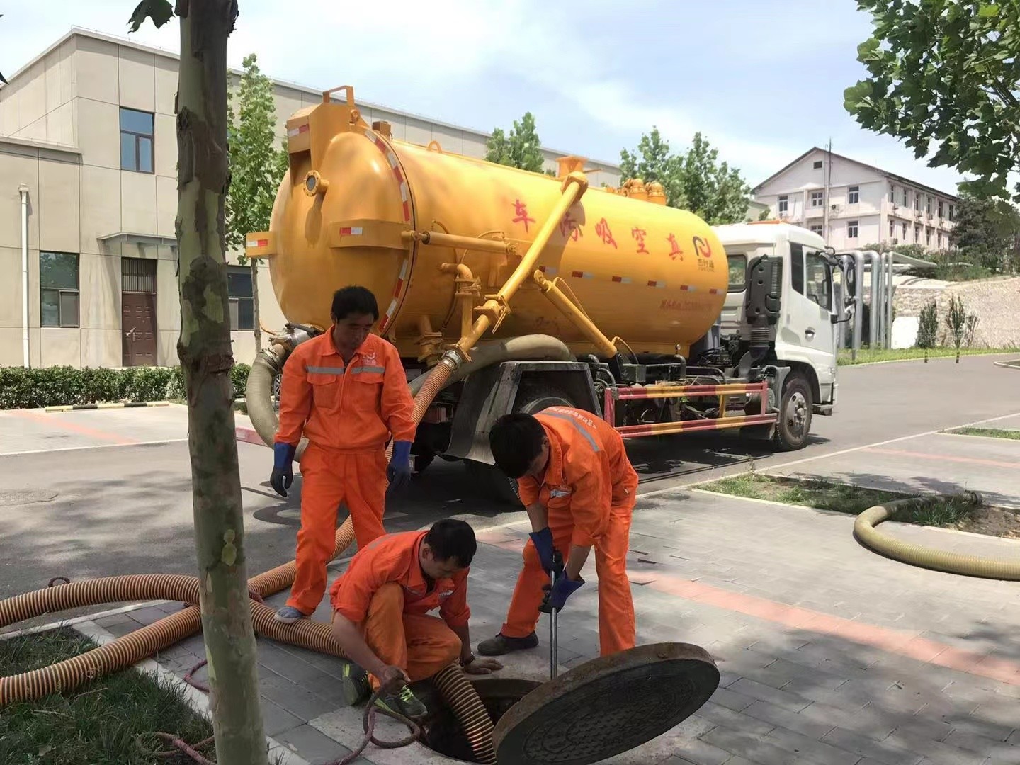 净潭乡化粪池清理与5-8吨吸粪车施工效率分析